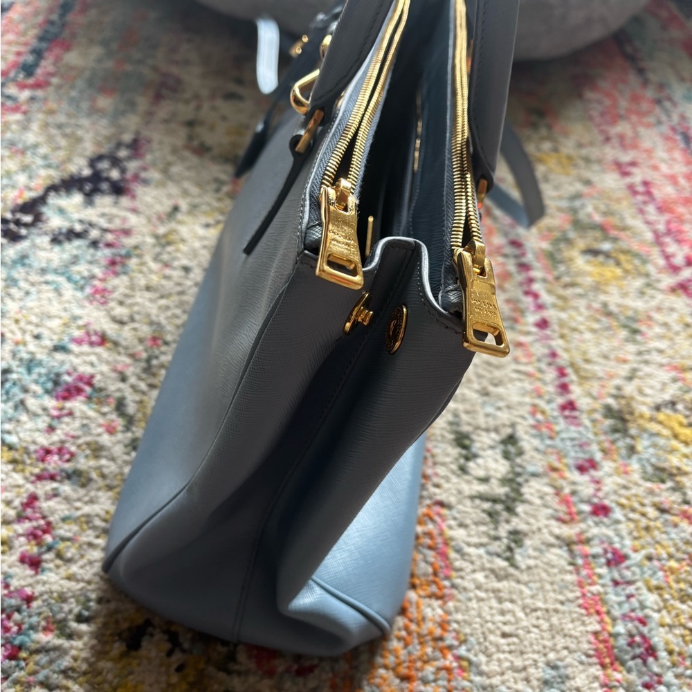 Prada Saffiano Large Double Zip Tote in Powder Blue (“Astrale”) Gold Hardware - Picture 6 of 16
